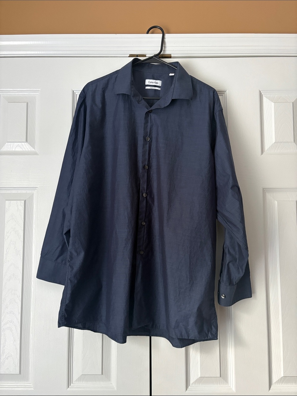 Calvin Klein Men's Dark Navy Long-Sleeve Regular Fit Dress Shirt C11